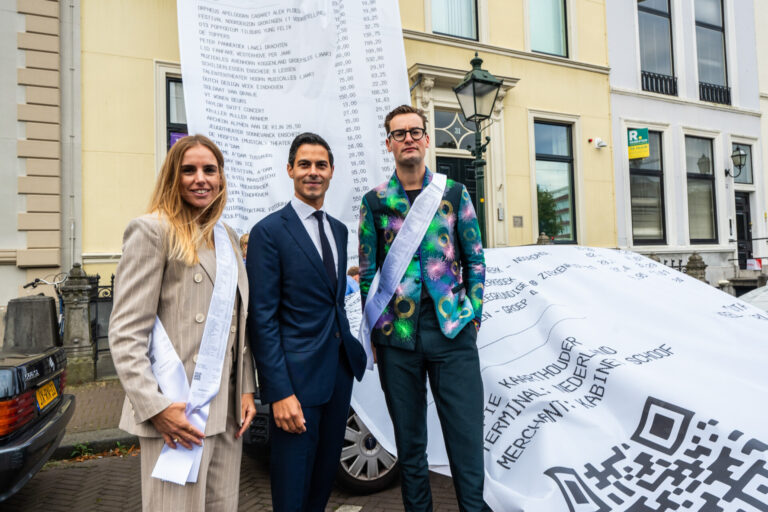 Marit Bouwmeester, Rob Jetten en Splinter Chabot bij stunt tegen btw-verhoging op Prinsjesdag - Foto: Jitske Nap